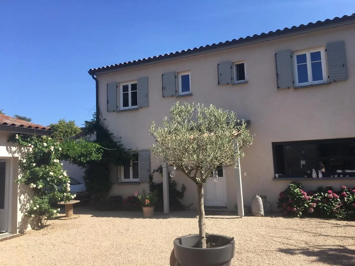 Belle Maison Avec Piscine Dans Un Cadre Verdoyant Proche De Lyon Ecully 0*,  France