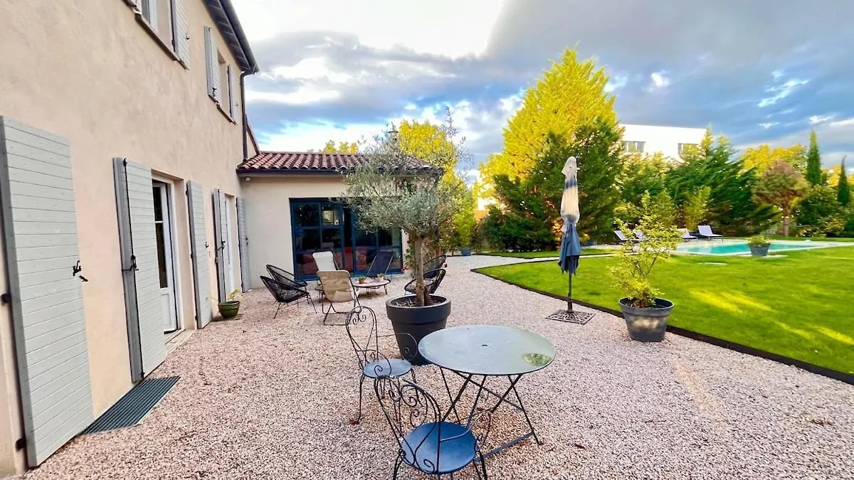 Belle Maison Avec Piscine Dans Un Cadre Verdoyant Proche De Lyon Ecully