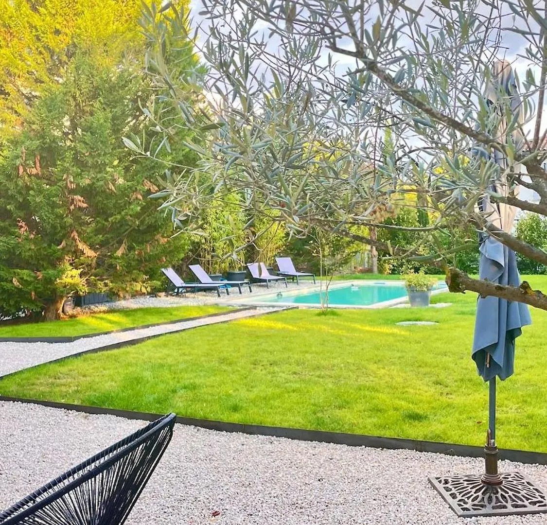 Villa Belle Maison Avec Piscine Dans Un Cadre Verdoyant Proche De Lyon Ecully France