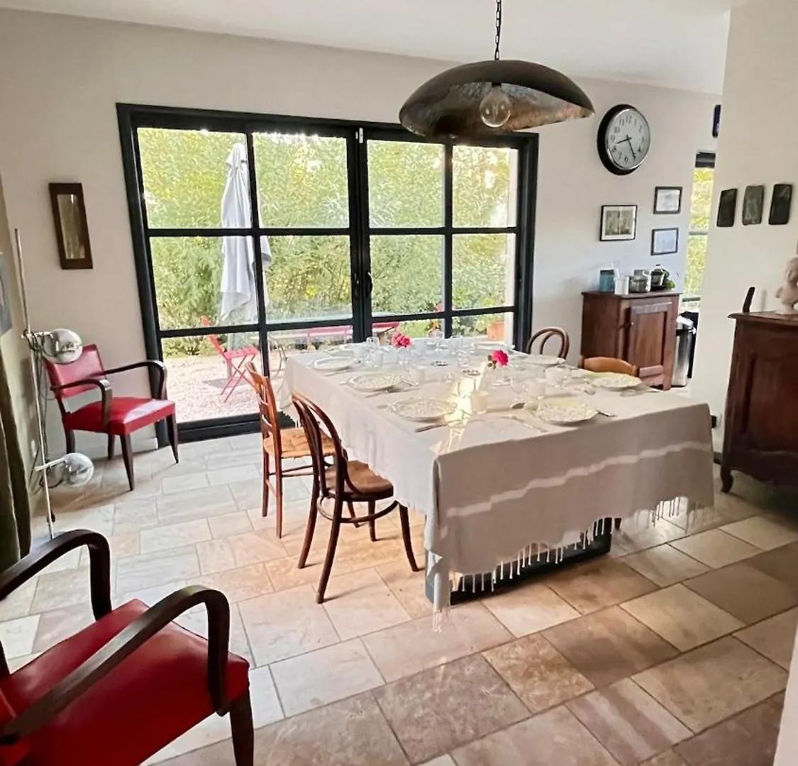 Belle Maison Avec Piscine Dans Un Cadre Verdoyant Proche De Lyon Ecully
